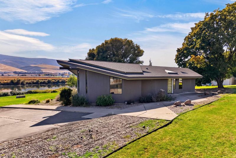 142103 W North River Rd, Prosser, WA 99350
