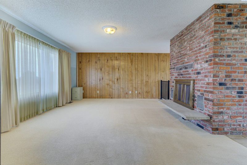 511 W 45th Ave, Kennewick, WA 99337