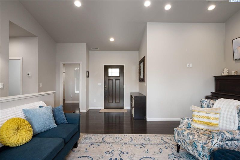 210 Windwood Ln, Richland, WA 99352