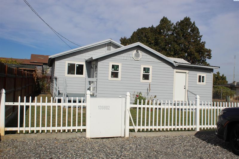 130802 W Johnson Rd, Prosser, WA 99350