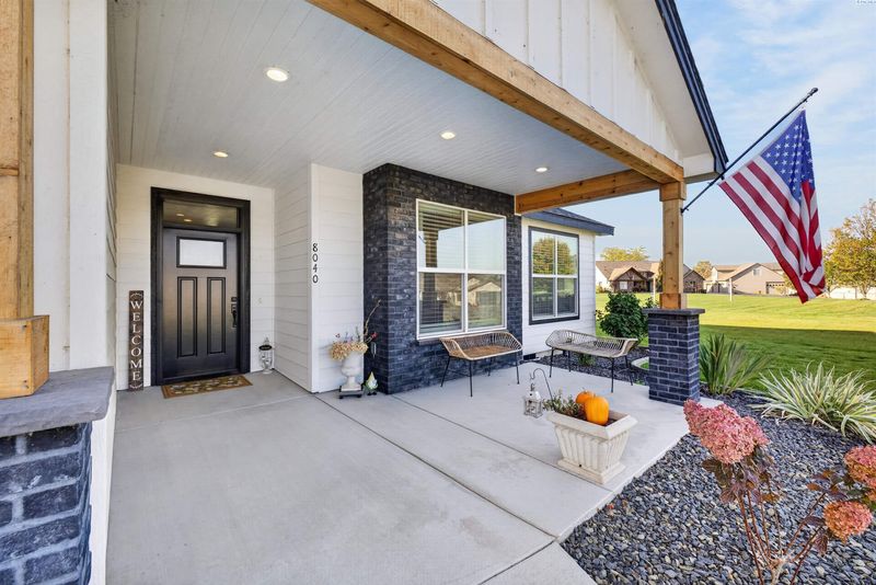 8040 Olin Ct, Pasco, WA 93301