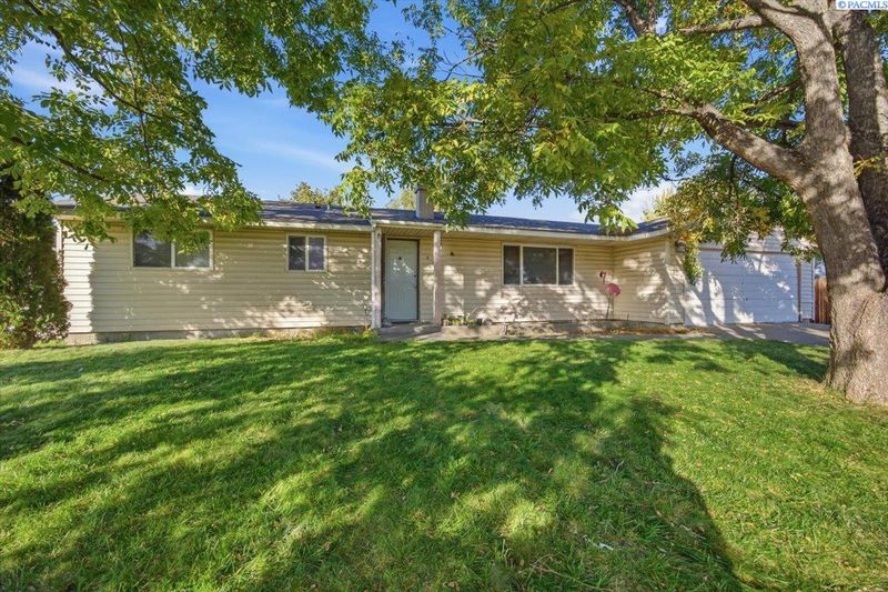 6105 W Melville Rd, Pasco, WA 99301-1942