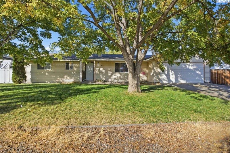 6105 W Melville Rd, Pasco, WA 99301-1942