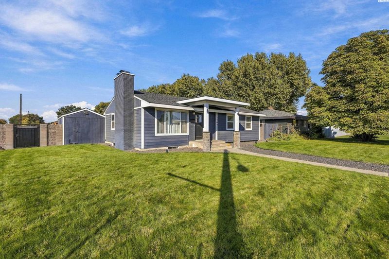 1704 N 22nd Ave, Pasco, WA 99301