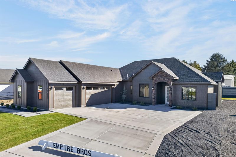 7708 Allison Ct, Pasco, WA 99301