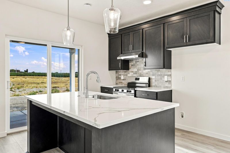 1416 Lena Ave, Benton City, WA 99320