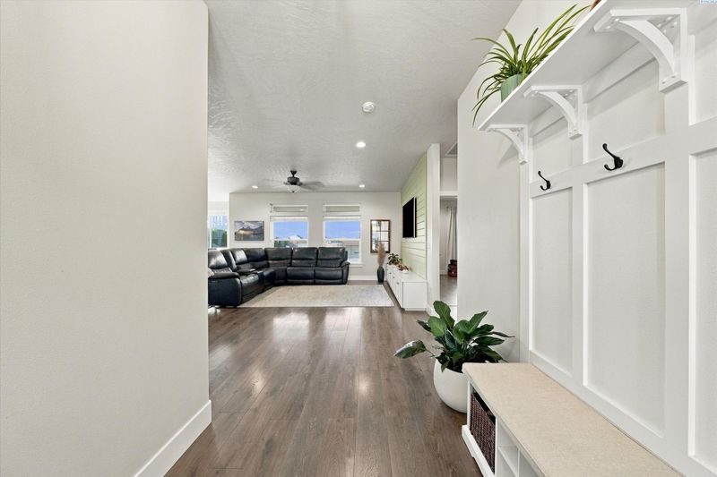 27316 N Plum Dr, Benton City, WA 99320