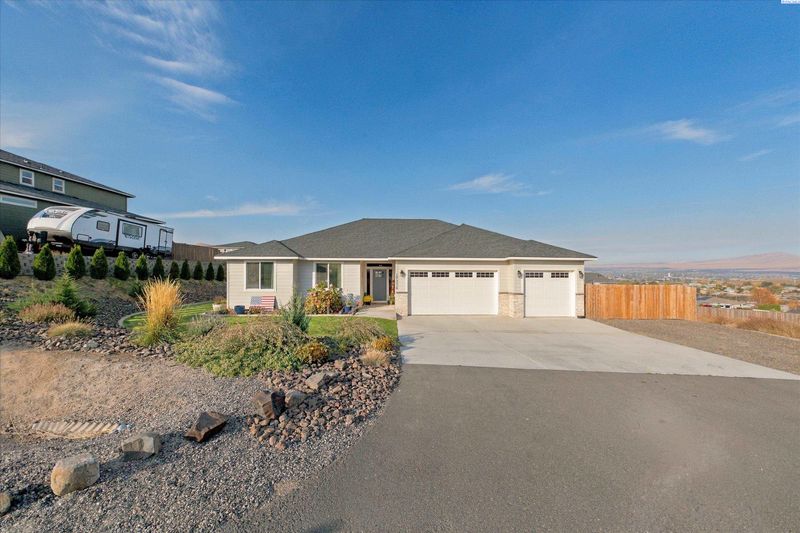 27316 N Plum Dr, Benton City, WA 99320