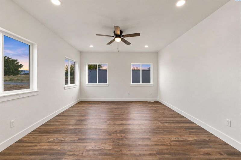 790 Decker Rd, Pasco, WA 99301