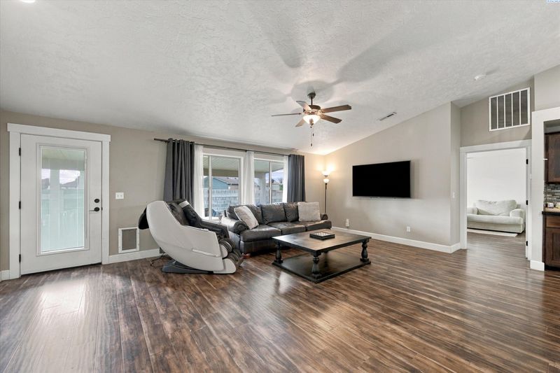 8804 Aldridge Ct, Pasco, WA 99301