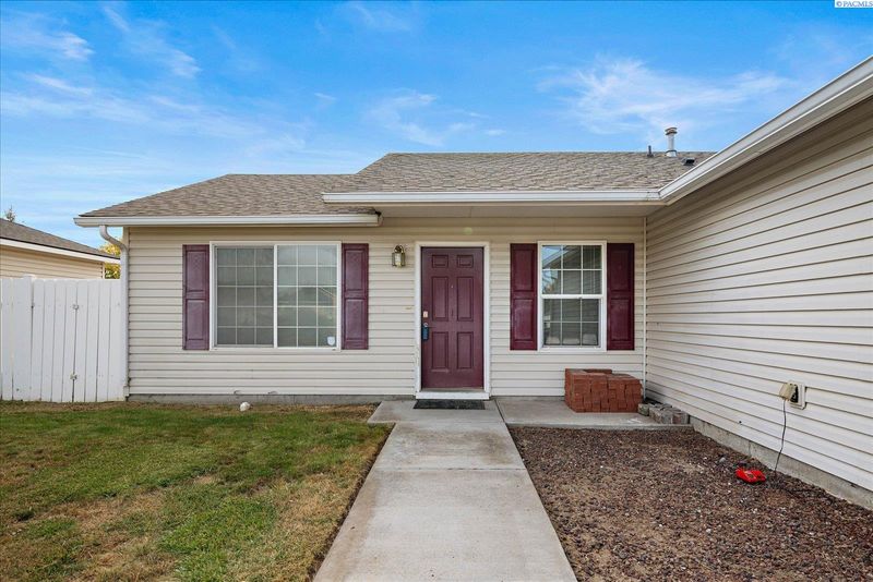 8110 Canyon Dr, Pasco, WA 99301