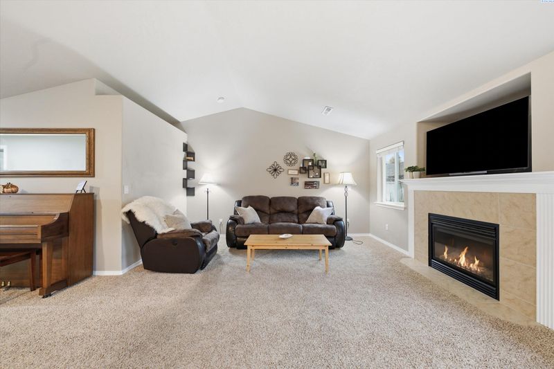 2208 S Kellogg Pl, Kennewick, WA 99338