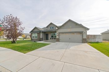 8004 Cassiar Dr, Pasco, WA 99301