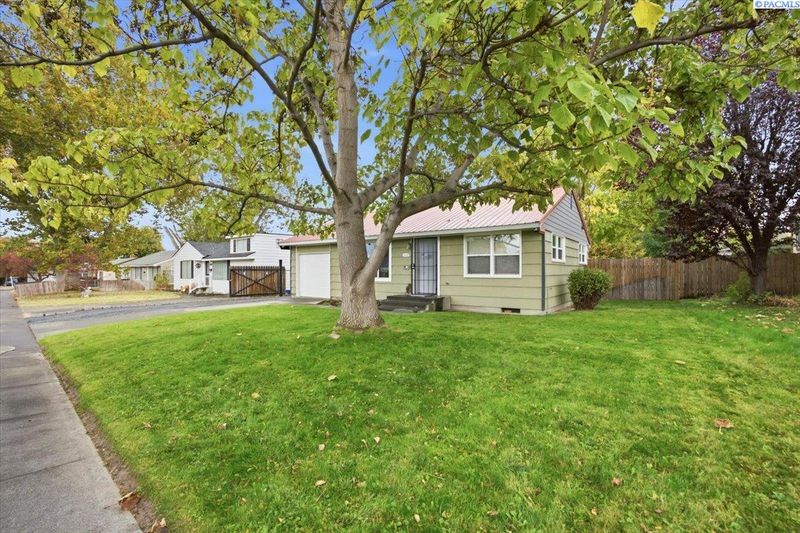 1925 W 3rd Ave, Kennewick, WA 99336-3243
