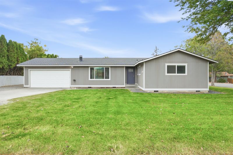 2705 S Quincy, Kennewick, WA 99337