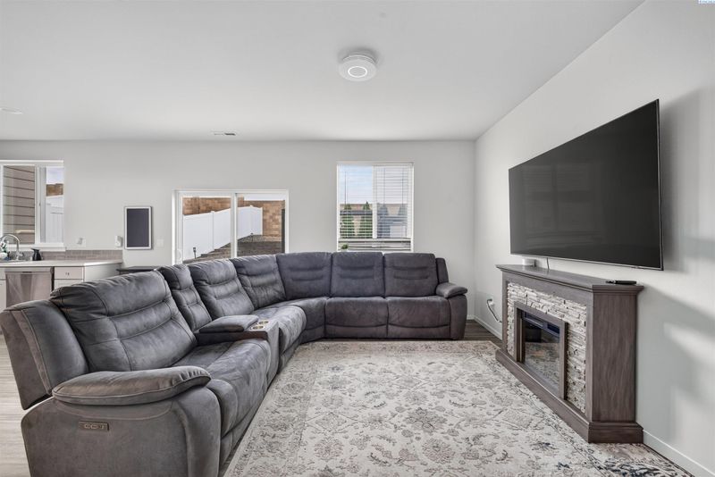 5435 Remington Dr, Pasco, WA 99301