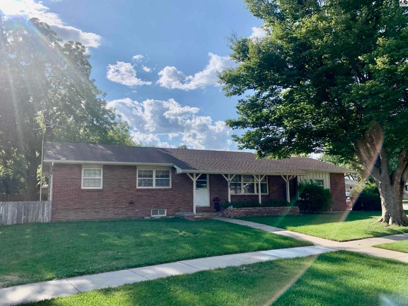 616 Sonora Dr, Mcpherson, KS 67460