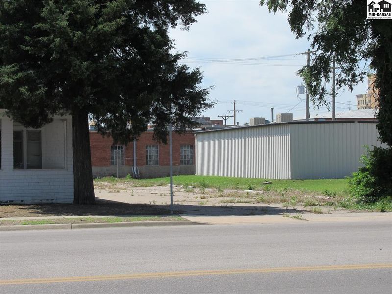 E 4th St, Hutchinson, KS 67502