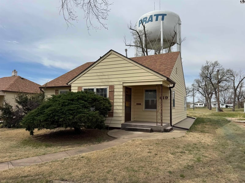 619 Stout St, Pratt, KS 67124