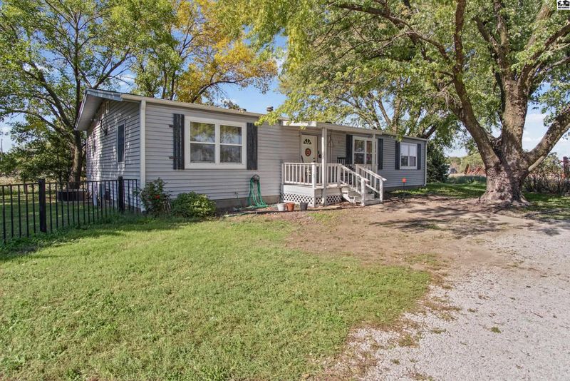 701 E Hoch St, Moundridge, KS 67107