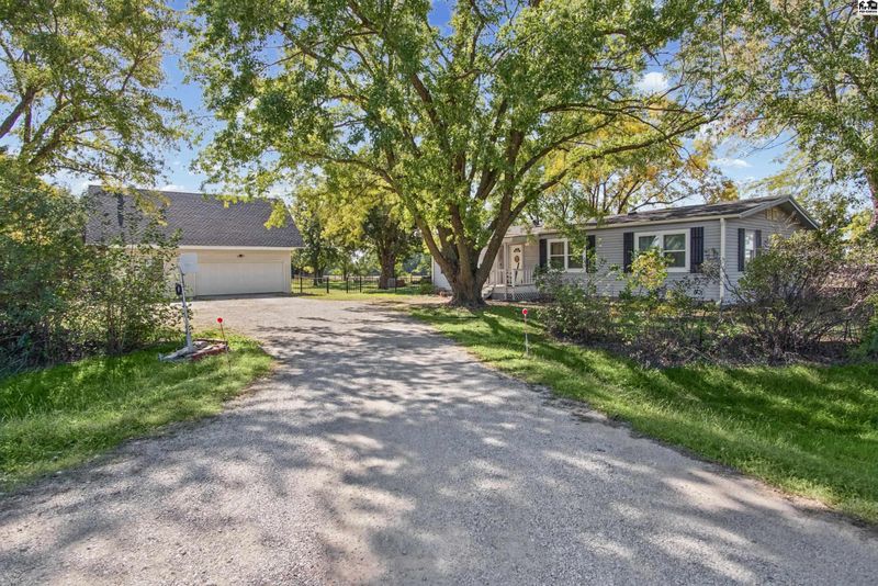 701 E Hoch St, Moundridge, KS 67107