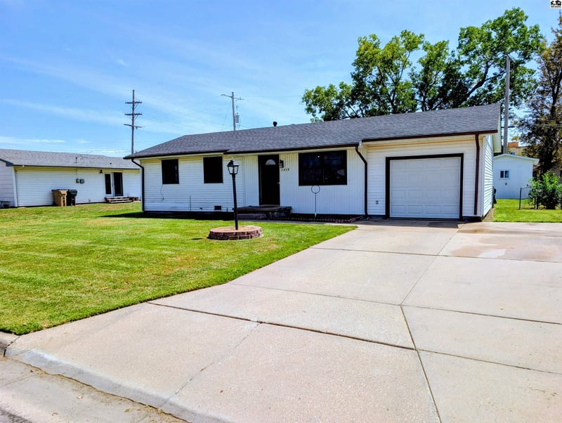 1315 13th Terr, Hutchinson, KS 67501