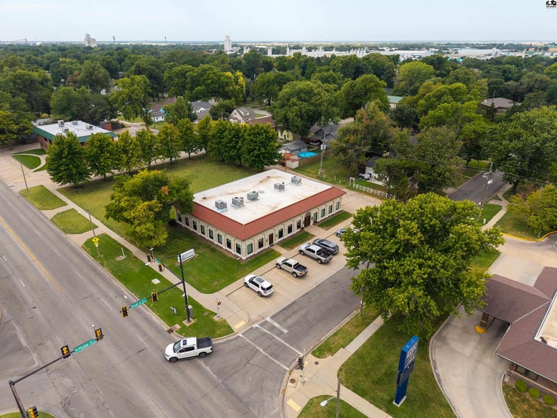 1233 N Main St, Mcpherson, KS 67460