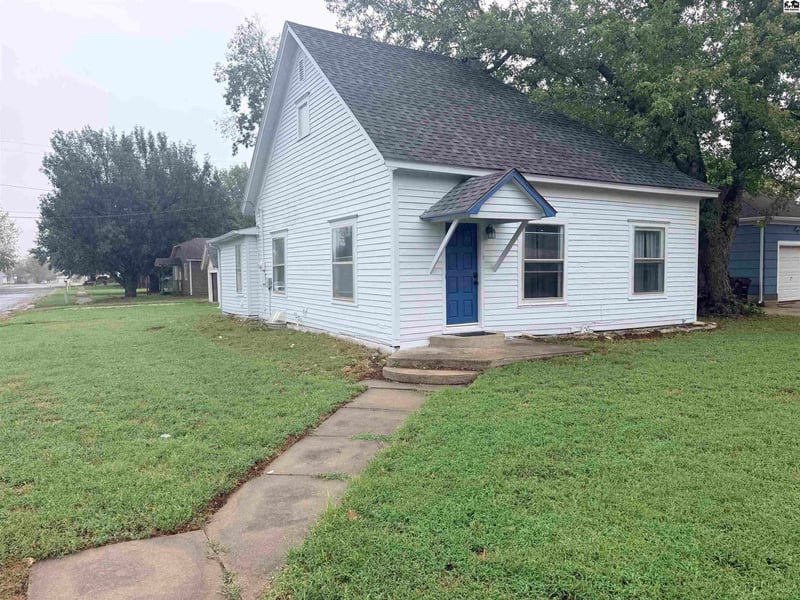 111 N 5th St, Canton, KS 67428