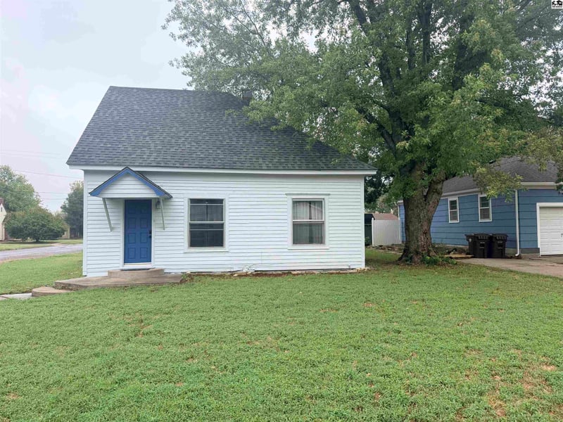 111 N 5th St, Canton, KS 67428