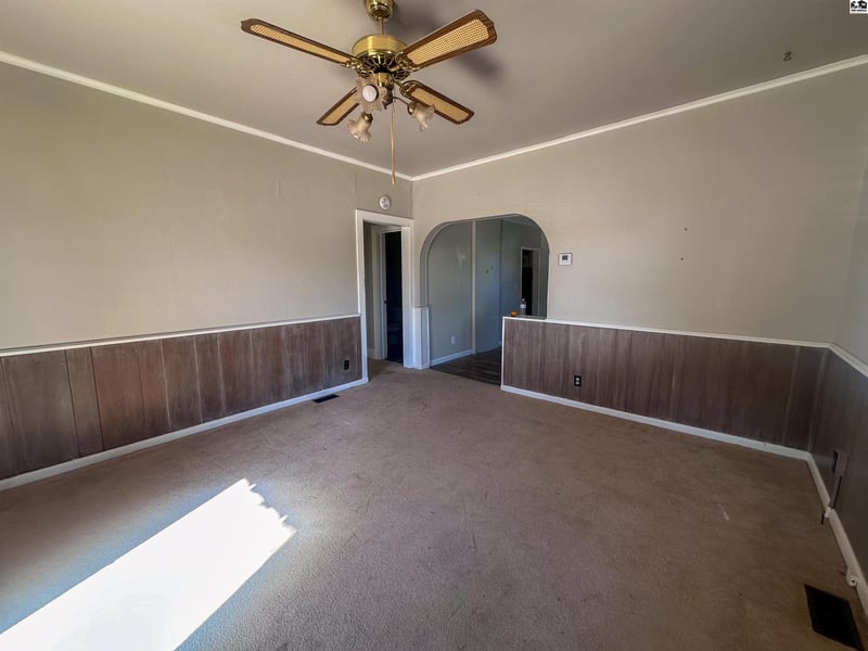 110 N Thompson St, Pratt, KS 67124