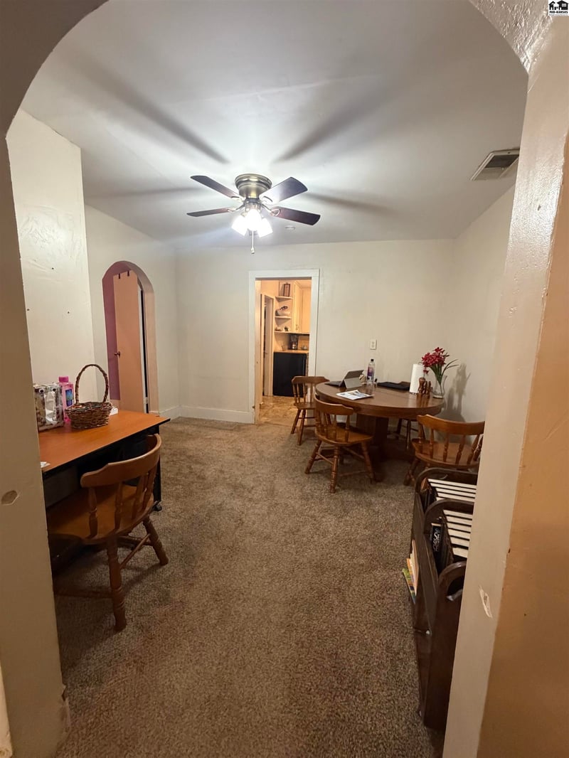 932 E 9th Ave, Hutchinson, KS 67501