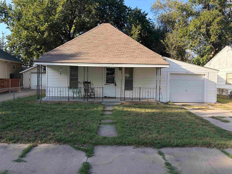 932 E 9th Ave, Hutchinson, KS 67501