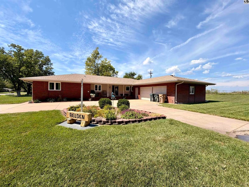 2201 Northridge Rd, Hutchinson, KS 67502