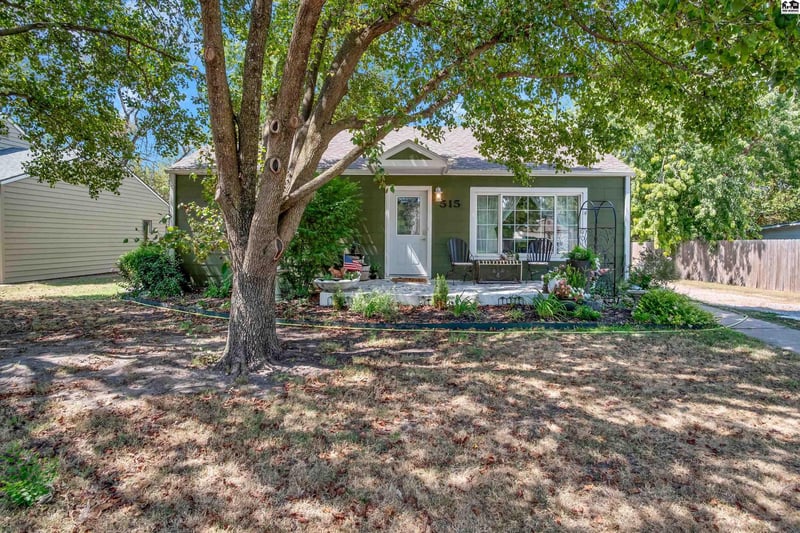515 S High St, Newton, KS 67114