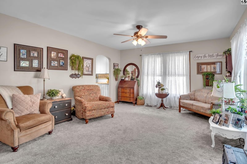 515 S High St, Newton, KS 67114