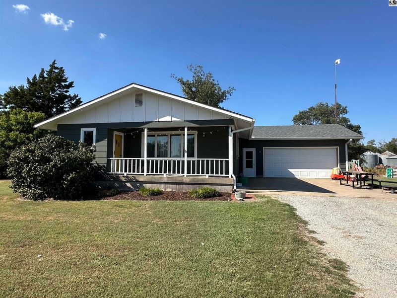 914 Sioux Rd, Lindsborg, KS 67456
