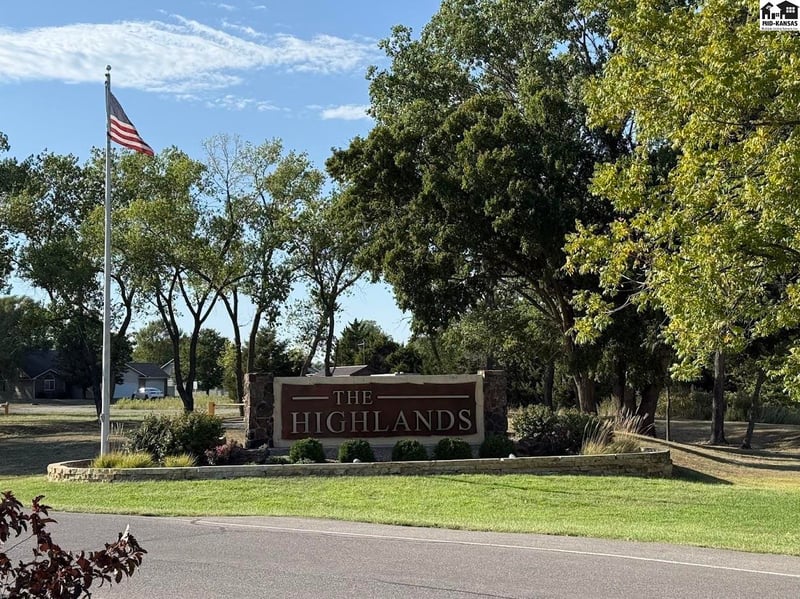 000 E Snokomo Rd, Hutchinson, KS 67502