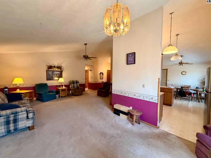 1909 Landon St, Hutchinson, KS 67502