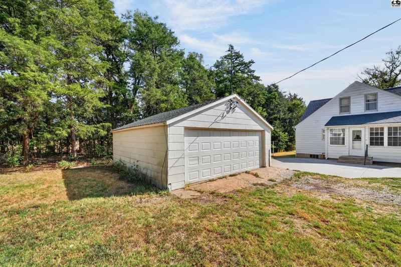 1145 State Road 14, Lyons, KS 67554