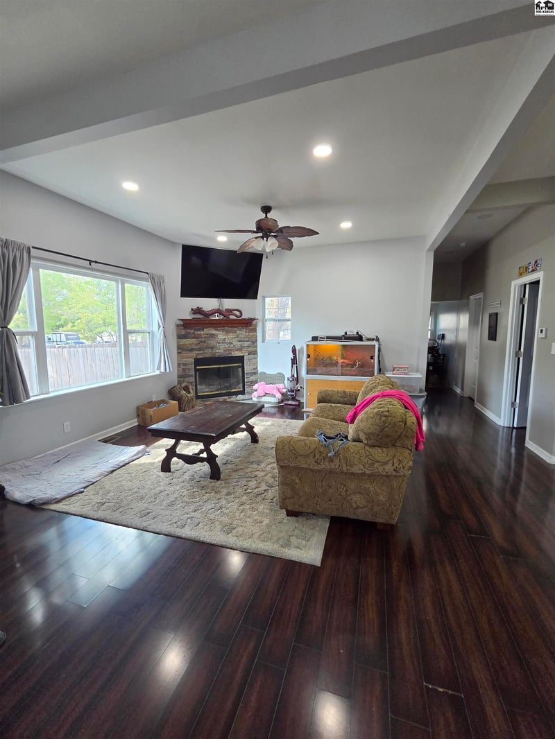 400 E 5th Ave, Hutchinson, KS 67501