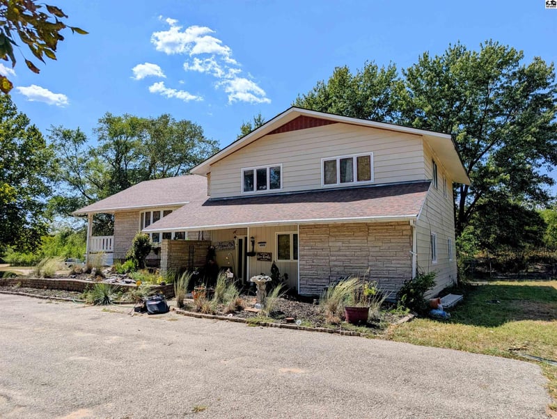 6919 N Lake Rd, Hutchinson, KS 67502