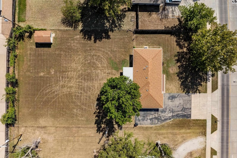 3004 N Waldron St, Hutchinson, KS 67502