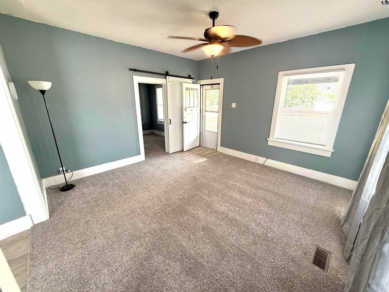305 W Kansas Ave, Medicine Lodge, KS 67104