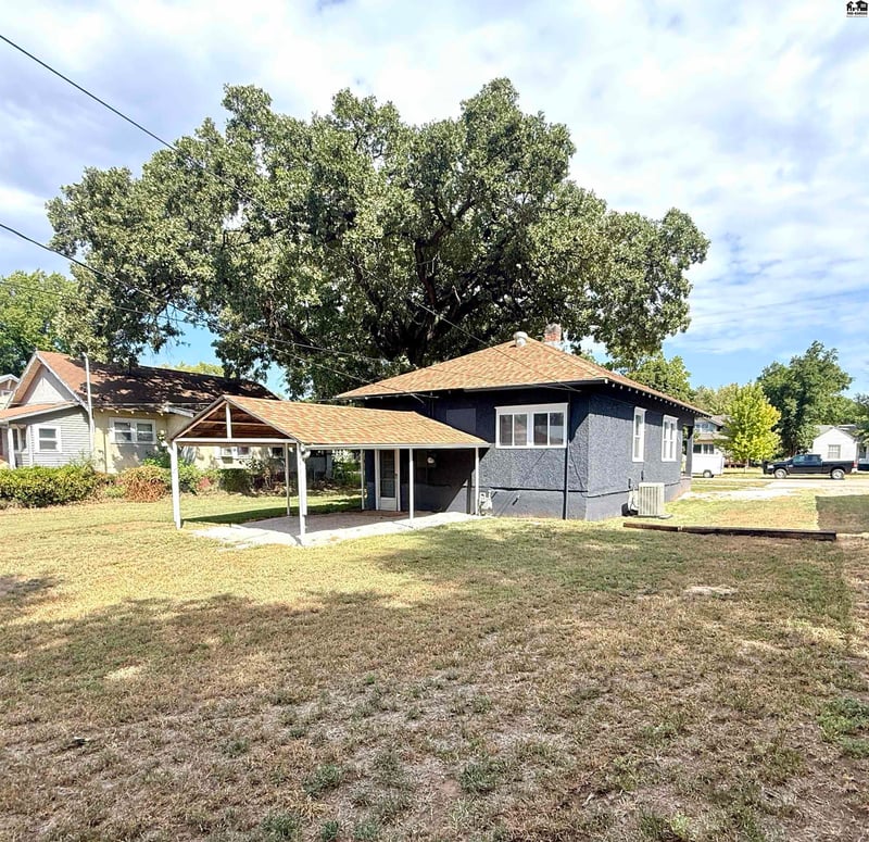 305 W Kansas Ave, Medicine Lodge, KS 67104