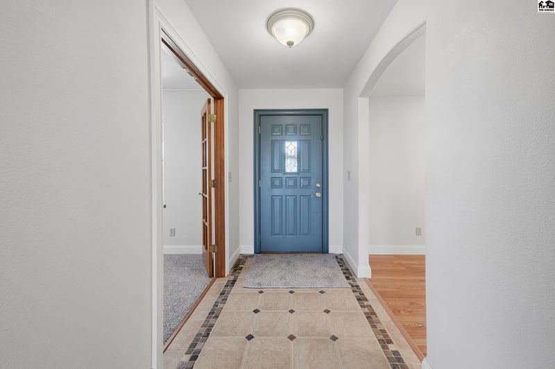10422 SW 10th Ave, Pratt, KS 67124