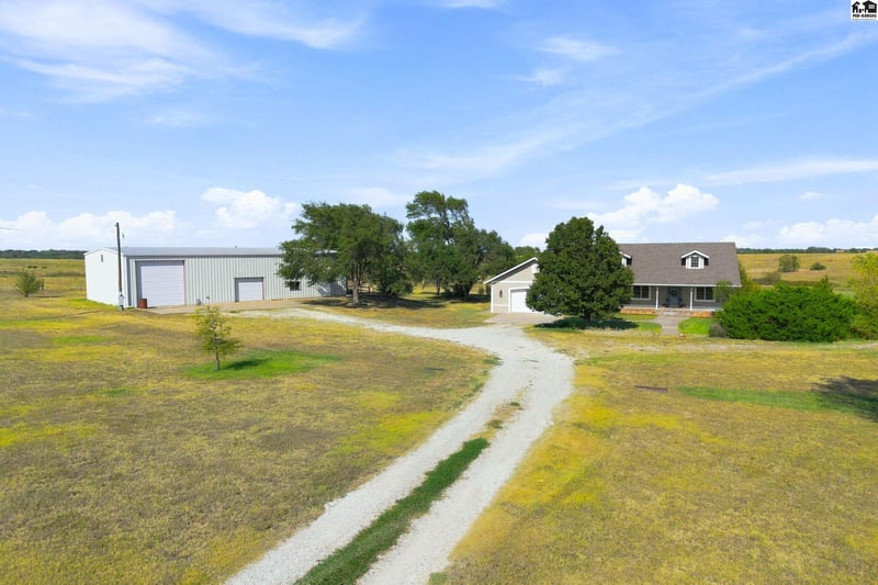 10422 SW 10th Ave, Pratt, KS 67124