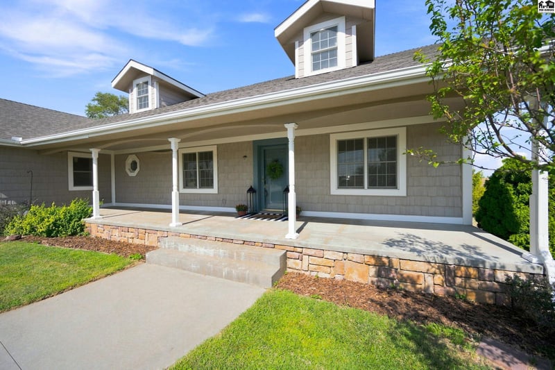 10422 SW 10th Ave, Pratt, KS 67124