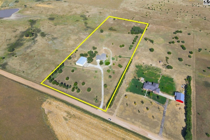 10422 SW 10th Ave, Pratt, KS 67124