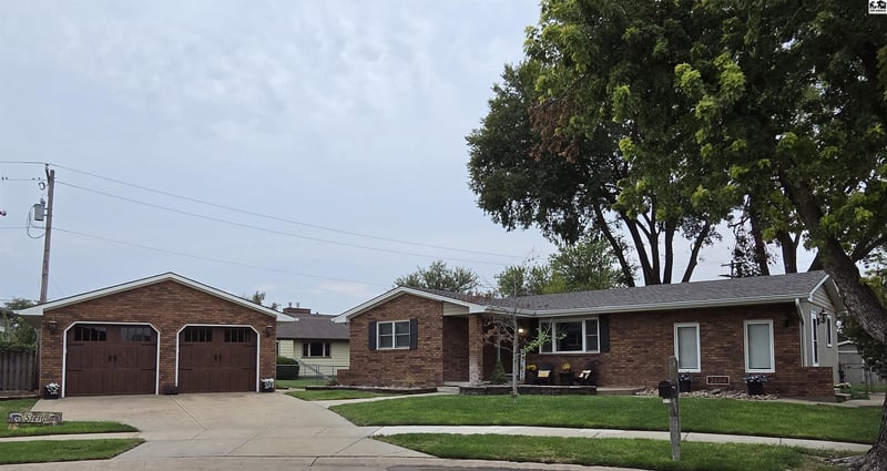 2664 Summer Ln, Salina, KS 67401
