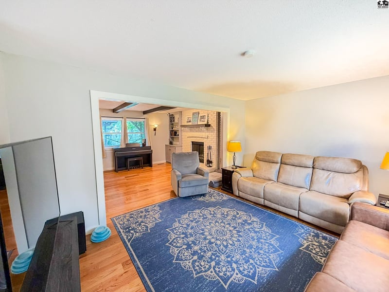 4 Hickory Ct, Newton, KS 67114
